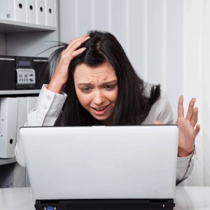 Scopri di più sull'articolo Fingersi un altro sui social media, rischi legali