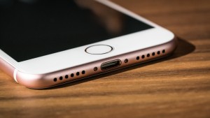 Scopri di più sull'articolo iPhone 7 senza jack? Ecco gli accessori che lo rimettono