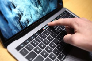Scopri di più sull'articolo Il nuovo MacBook Pro vende bene, concorrenti sbaragliati