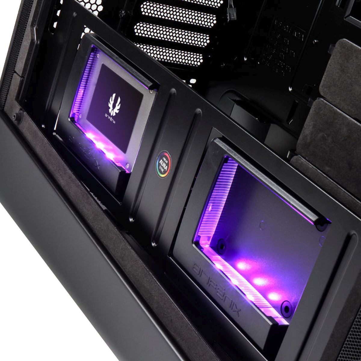 Al momento stai visualizzando BitFenix presenta il case Shogun, il Super Mid-Tower