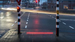 Scopri di più sull'articolo Strisce semaforiche a LED per pedoni distratti da smartphone