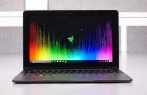 Scopri di più sull'articolo Razer Blade Stealth, 15 ore di gioco con il power bank