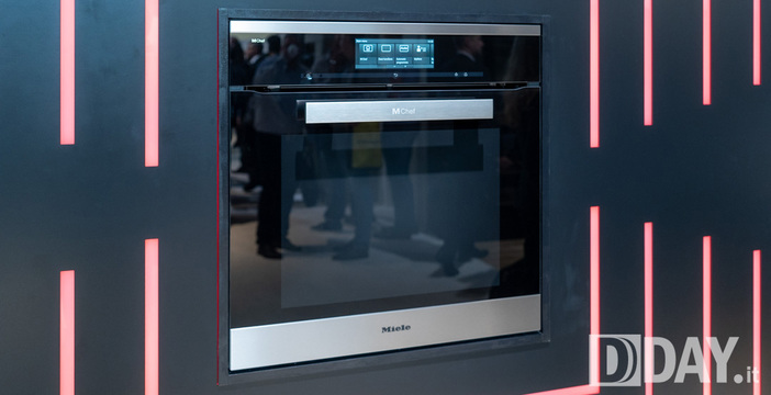 Al momento stai visualizzando Miele: il Forno Dialogo rivoluziona la cucina con le onde elettromagnetiche. Ma costa 8000 euro