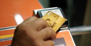 Scopri di più sull'articolo Da oggi si viaggia nella metro di Milano con la carta di credito contactless
