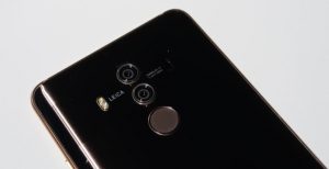 Scopri di più sull'articolo Huawei Mate 20 Pro, lo schermo flessibile è l’arma contro iPhone X Plus e Galaxy Note 9