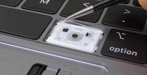 Scopri di più sull'articolo Risolto il problema della tastiera dei MacBook Pro: Apple inserisce uno strato di silicone