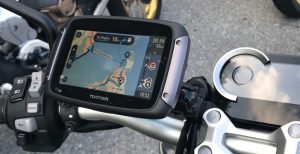 Scopri di più sull'articolo In sella con TomTom Rider 550, il navigatore che “ispira” il tuo viaggio in moto