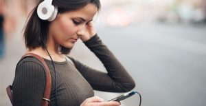 Scopri di più sull'articolo Spotify raccoglie un numero enorme di dati: conosce persino la marca di cuffie che stai usando