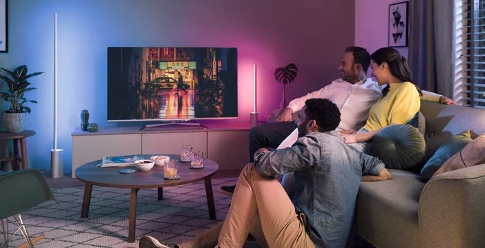Al momento stai visualizzando Philips Hue non si ferma: arrivano le lampade e le ‘light bar’ che colorano la stanza