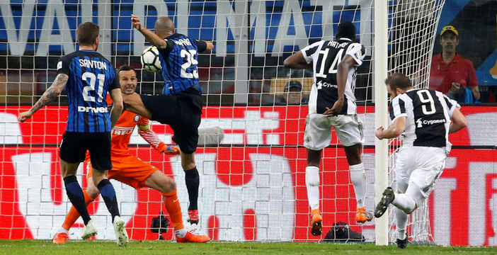 Al momento stai visualizzando Calcio in TV – Le guide facili: come faccio per vedere tutte le partite della mia squadra del cuore?