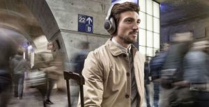 Scopri di più sull'articolo AKG promette alte prestazioni, ma taglia i fili e il rumore