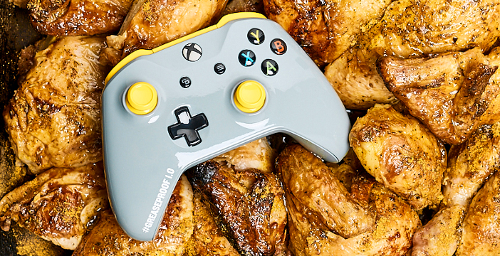 Al momento stai visualizzando Mangi le patatine mentre giochi? Ti serve il controller Xbox a prova di unto