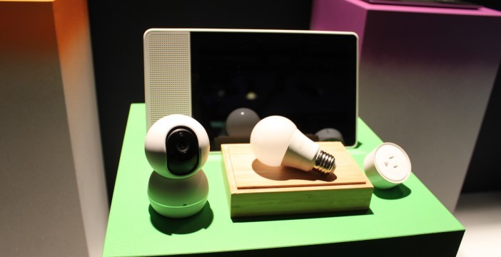 Scopri di più sull'articolo Lenovo, i PC non bastano: ecco telecamera, lampada e presa elettrica smart. E costano poco