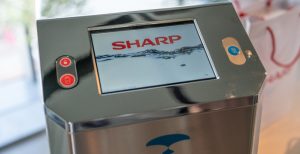 Scopri di più sull'articolo Sharp estrae acqua potabile dall’aria: l’abbiamo bevuta ed è buonissima