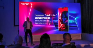Scopri di più sull'articolo Honor View 10 Lite in Italia a 269 euro: sarà il dominatore della fascia media?