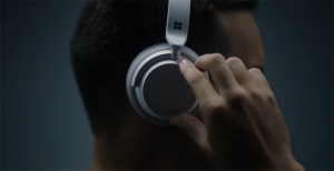 Scopri di più sull'articolo Surface Headphones, finalmente cuffie wireless con riduzione del rumore regolabile