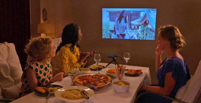 Al momento stai visualizzando La prova del proiettore portatile Sony MP-CD1. Piccolo e luminoso, ma da solo non fa niente