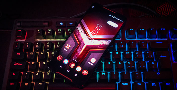 Al momento stai visualizzando Asus ROG Phone arriva in Italia e sfida le console. Ma senza giochi ha già perso