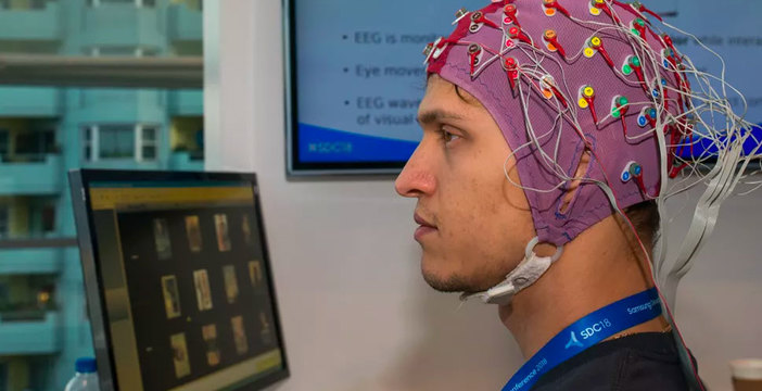 Al momento stai visualizzando Samsung, Smart TV controllata con le onde cerebrali. Un progetto per aiutare i disabili