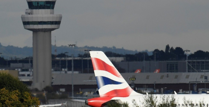 Al momento stai visualizzando Droni, ancora problemi: l’aeroporto di Gatwick chiuso per motivi di sicurezza