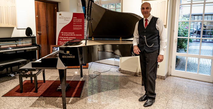 Al momento stai visualizzando Resonance Piano, la coda acustica che rende naturale il piano digitale. Il nostro ascolto