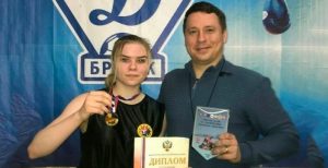 Scopri di più sull'articolo Atleta russa trovata morta nella vasca, ma l’iPhone non ha colpe. Un cellulare in carica, se cade in acqua, non può uccidere nessuno