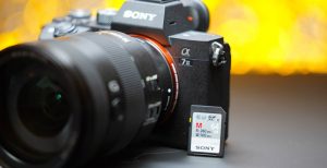 Scopri di più sull'articolo Sony A7 III, con il firmware 2.0 la fotocamera potrebbe bloccarsi. Sony lo ritira