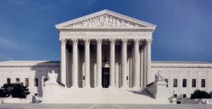 Scopri di più sull'articolo Google-Oracle, il caso alla Corte Suprema. Sfida decisiva per il copyright nel software