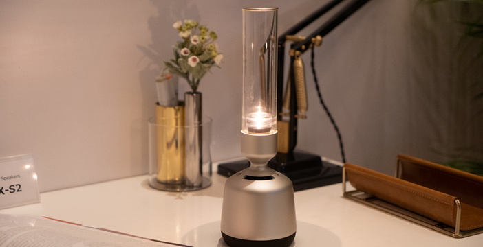 Al momento stai visualizzando Suono “cristallino” a lume di candela per il nuovo speaker-lampada di Sony