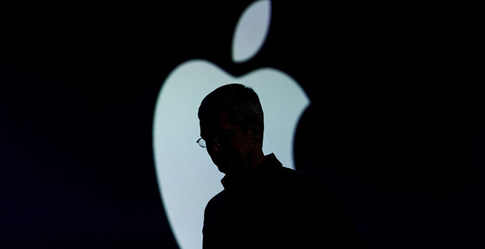 Al momento stai visualizzando iPhone, ricavi giù del 15%. Profitti record dai servizi e il mercato sorride: +8%