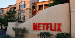 Scopri di più sull'articolo Netflix alza ancora i prezzi. Si comincia dagli Stati Uniti