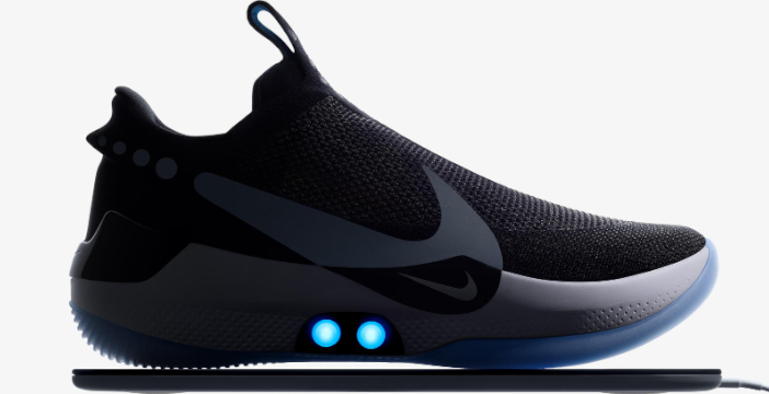 Al momento stai visualizzando Nike Adapt BB: la scarpa si allaccia da sola e si adatta automaticamente al piede