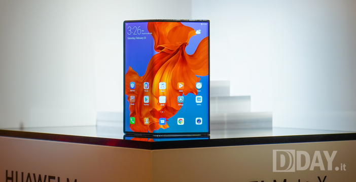 Al momento stai visualizzando Mate X, lo smartphone pieghevole di Huawei. Anteprima video e impressioni