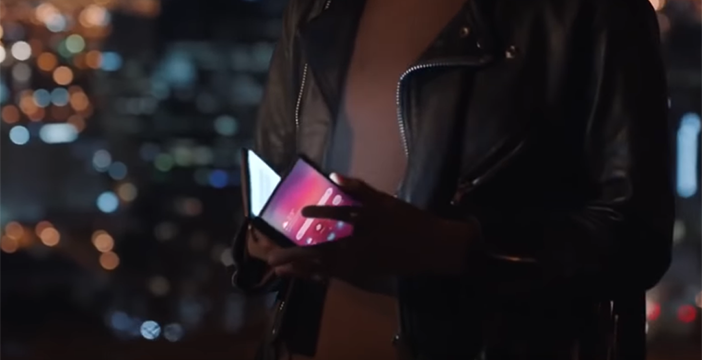 Al momento stai visualizzando Spunta il video di uno smartphone Samsung pieghevole. È questo il Galaxy F?