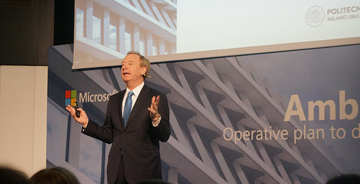 Al momento stai visualizzando Il presidente di Microsoft agli studenti: “L’IA non vi ruberà il lavoro”