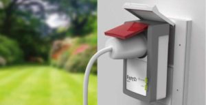 Scopri di più sull'articolo Accendi e spegni i dispositivi da remoto, anche esterni: Fritz!Dect 120 debutta in Italia a 59 euro