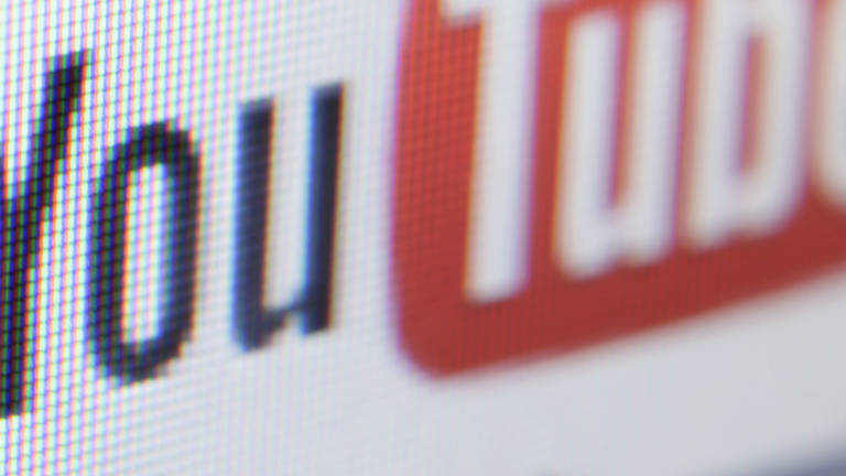 Scopri di più sull'articolo YouTube, stop ai commenti ai video di minori. Basterà a fermare polemiche e fuga degli inserzionisti?