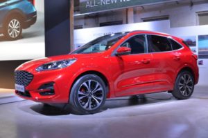 Scopri di più sull'articolo Ford rivela la nuova Kuga, il SUV che si affaccia sull’ibrido