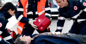 Scopri di più sull'articolo La vita appesa a un filo: servono più defibrillatori e più formazione. La situazione in Italia