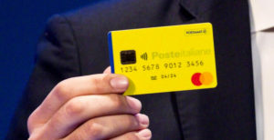 Scopri di più sull'articolo Niente card del reddito di cittadinanza nei negozi di elettronica: “Manca chiarezza”