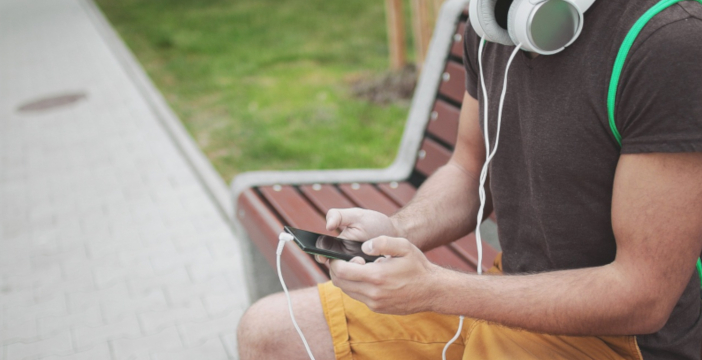 Al momento stai visualizzando Musica pirata sugli store digitali? Apple, Google e Amazon sotto accusa