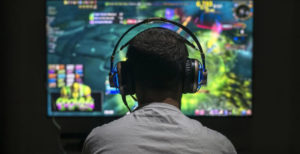 Scopri di più sull'articolo La dipendenza da videogiochi diventa malattia. I produttori all’OMS: “Nessuna prova, riesaminate”