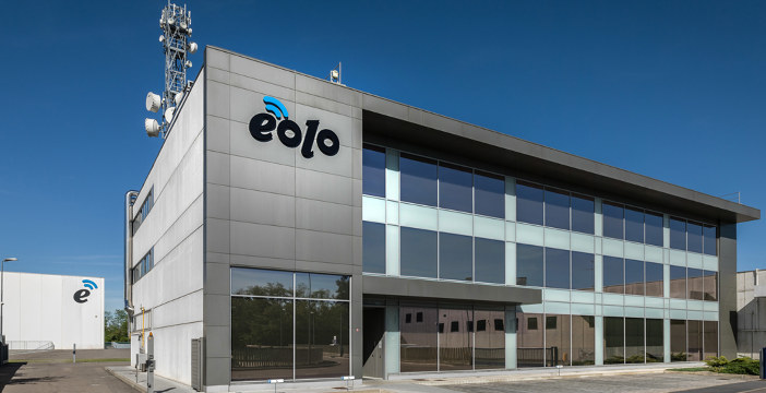 Al momento stai visualizzando Eolo si accorda con Open Fiber. Inizierà a vendere connettività in fibra