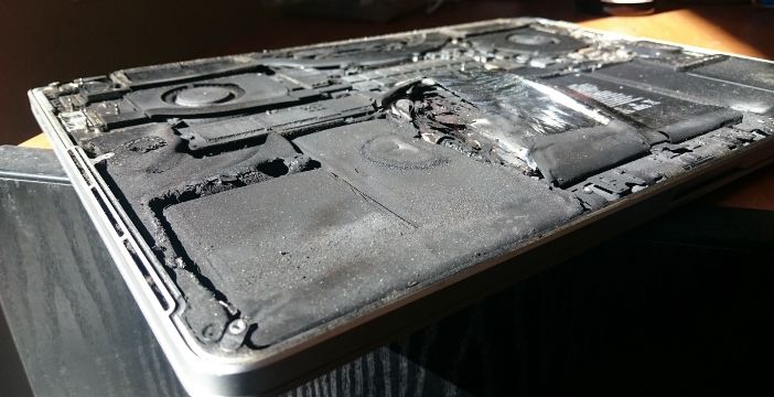 Al momento stai visualizzando Le batterie di alcuni MacBook Pro 15″ sono a rischio incendio. Via al richiamo