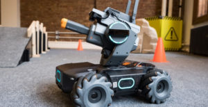 Scopri di più sull'articolo DJI si dà alla “guerra di droni” programmabili: arriva RoboMaster S1