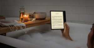 Scopri di più sull'articolo Nuovo Kindle Oasis, luce calda per leggere meglio di notte. Ma Amazon scivola sull’USB