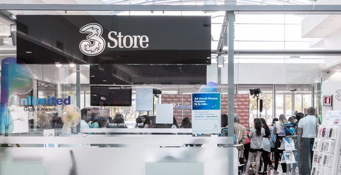 Al momento stai visualizzando Tre lancia la tariffa annuale: 119 euro e 360 GB. Basta ansia da rimodulazione