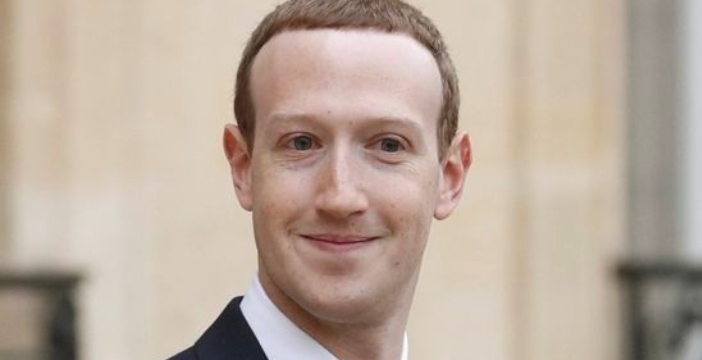 Al momento stai visualizzando Zuckerberg contro gli azionisti: il 68% vota per cacciarlo, ma lui li ignora