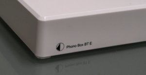 Scopri di più sull'articolo Recensione Project Phono Box E BT: 100 euro per rendere ogni giradischi bluetooth