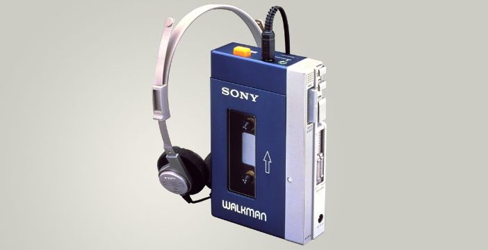 Al momento stai visualizzando Il Walkman compie 40 anni. Quando la musica portatile non era ancora liquida
